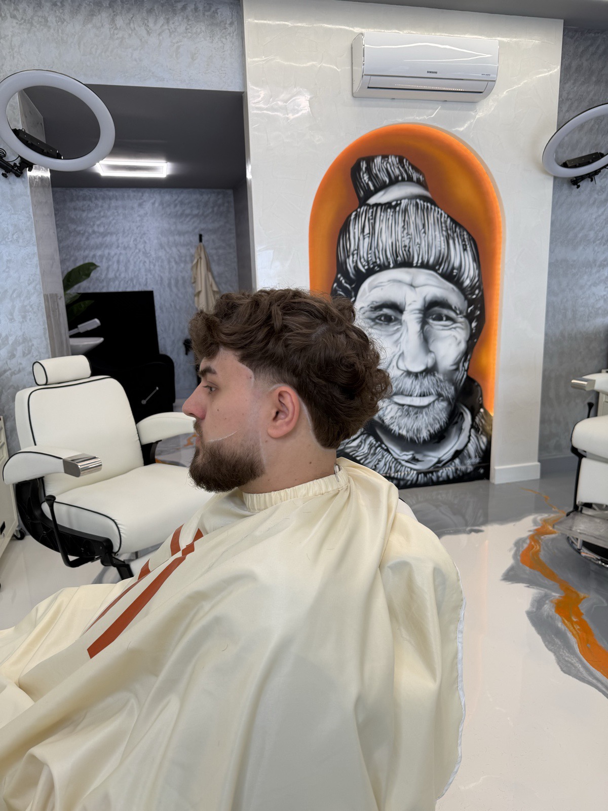 Après la coupe — dégradé propre et top texturé, salon Rijal Barber Club